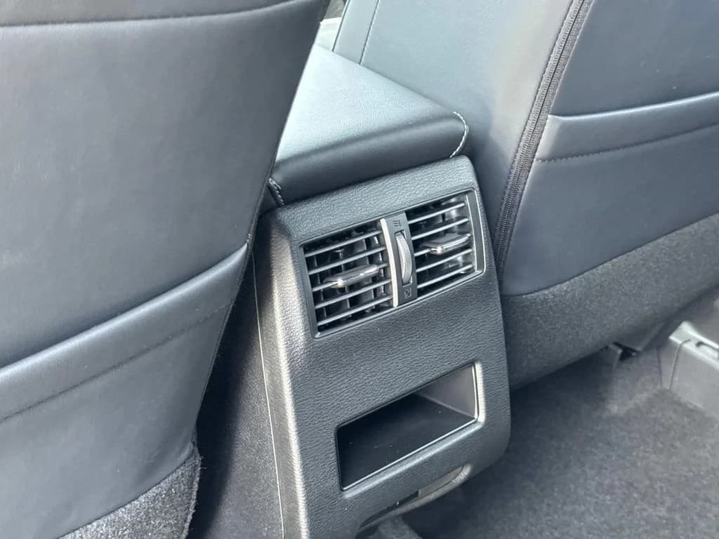 Mitsubishi Outlander SE FWD 2026 — side view