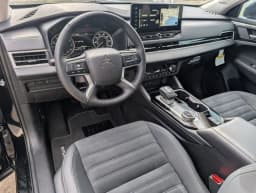 Mitsubishi Outlander SE FWD 2026 — side view