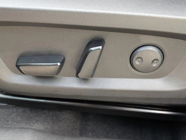 Mitsubishi Outlander SE FWD 2026 — side view