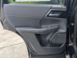 Mitsubishi Outlander SE FWD 2026 — side view