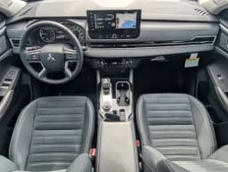 Mitsubishi Outlander SE FWD 2026 — side view