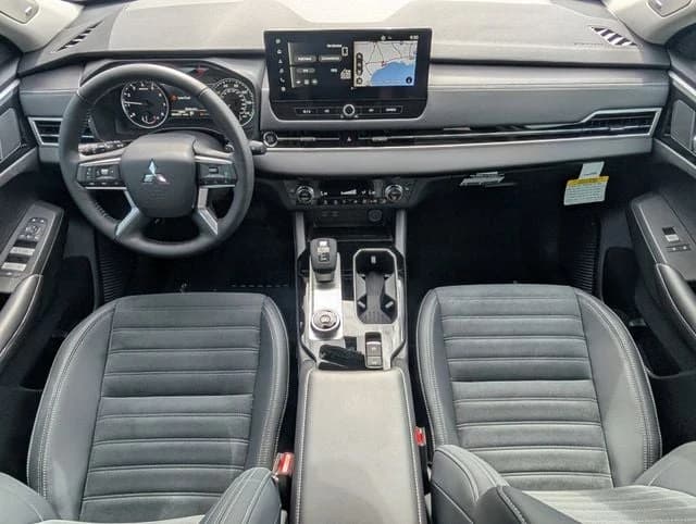 Mitsubishi Outlander SE FWD 2026 — side view