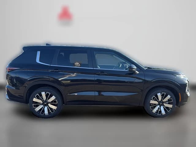 Mitsubishi Outlander SE FWD 2026 — side view