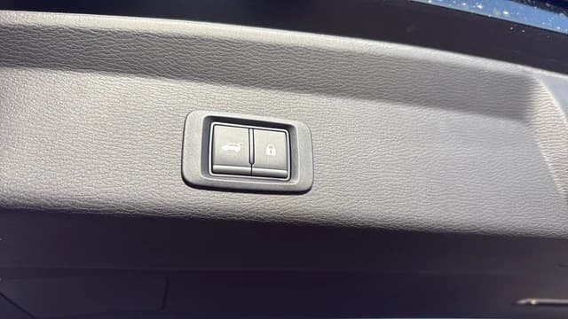 Mitsubishi Outlander SE FWD 2026 — side view