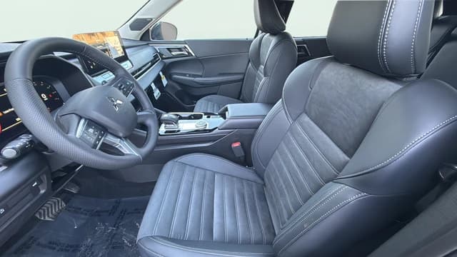 Mitsubishi Outlander SE FWD 2026 — side view