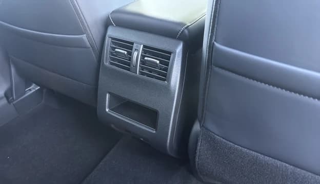 Mitsubishi Outlander SE FWD 2026 — side view