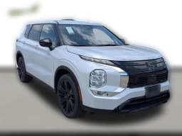 Mitsubishi Outlander LE FWD 2026 — side view