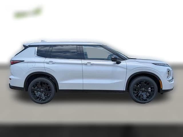 Mitsubishi Outlander LE FWD 2026 — side view