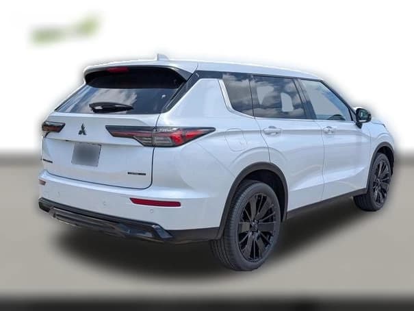 Mitsubishi Outlander LE FWD 2026 — side view
