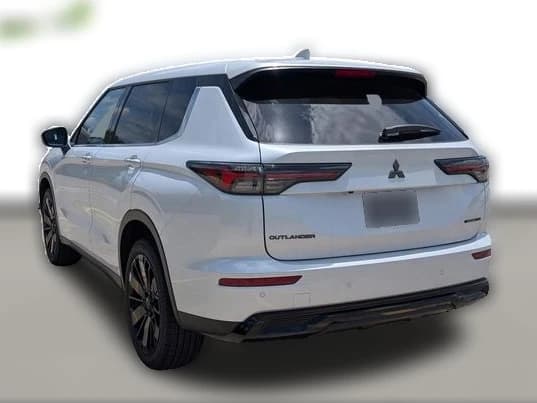 Mitsubishi Outlander LE FWD 2026 — side view