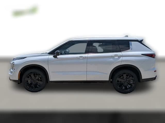 Mitsubishi Outlander LE FWD 2026 — side view