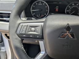 Mitsubishi Outlander LE FWD 2026 — side view