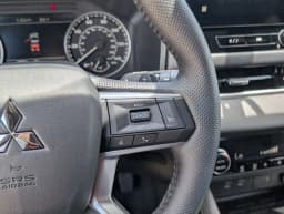 Mitsubishi Outlander LE FWD 2026 — side view
