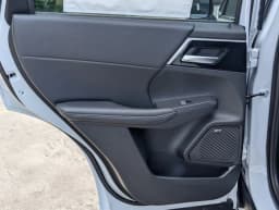 Mitsubishi Outlander LE FWD 2026 — side view