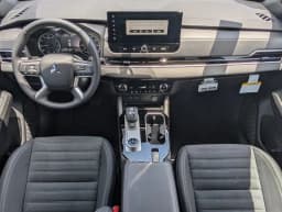 Mitsubishi Outlander LE FWD 2026 — side view