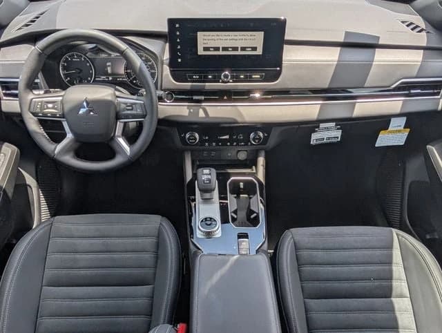 Mitsubishi Outlander LE FWD 2026 — side view