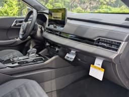 Mitsubishi Outlander LE FWD 2026 — side view