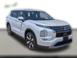 Mitsubishi Outlander SE FWD 2026 — side view