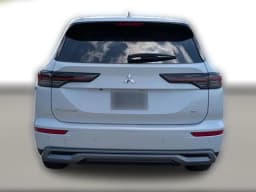 Mitsubishi Outlander SE FWD 2026 — side view