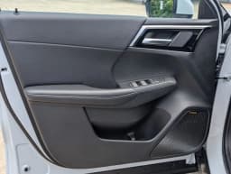 Mitsubishi Outlander SE FWD 2026 — side view