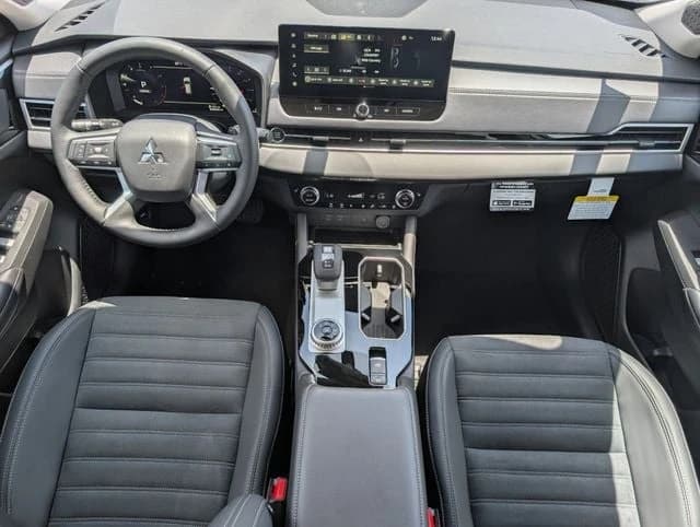Mitsubishi Outlander SE FWD 2026 — side view