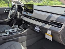 Mitsubishi Outlander SE FWD 2026 — side view
