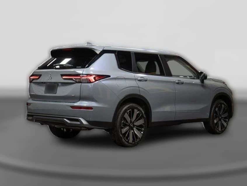 Mitsubishi Outlander SE FWD 2026 — side view