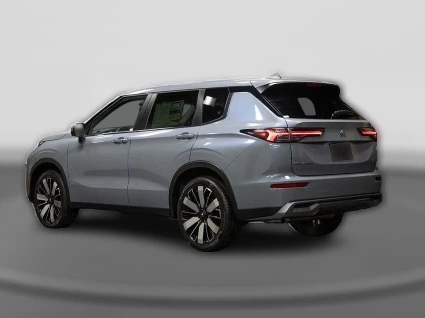 Mitsubishi Outlander SE FWD 2026 — side view