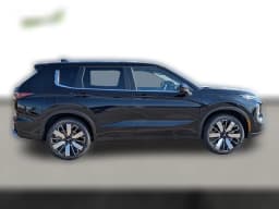 Mitsubishi Outlander SE FWD 2026 — side view