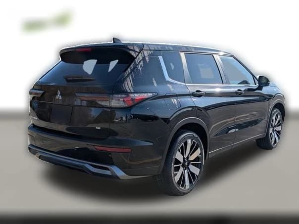 Mitsubishi Outlander SE FWD 2026 — side view