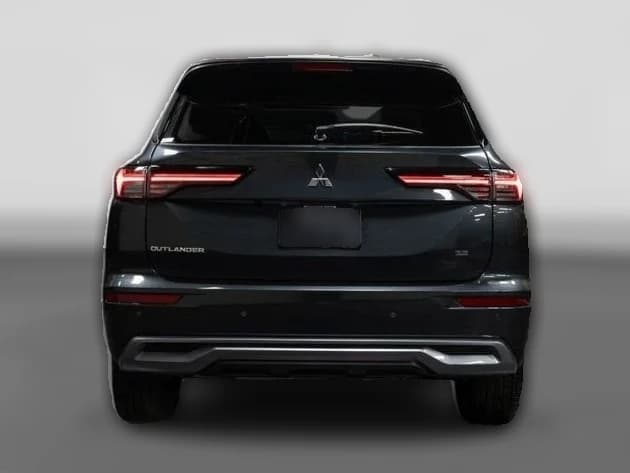 Mitsubishi Outlander SE FWD 2026 — side view