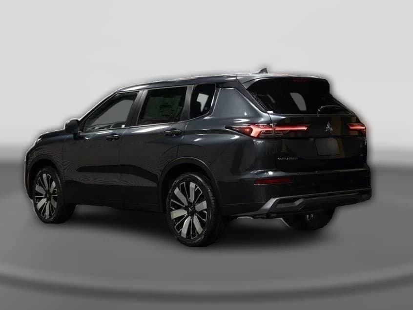 Mitsubishi Outlander SE FWD 2026 — side view