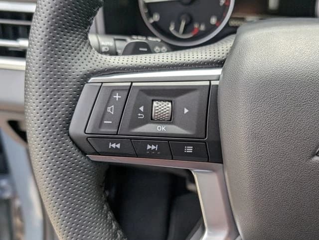 Mitsubishi Outlander SE FWD 2026 — side view