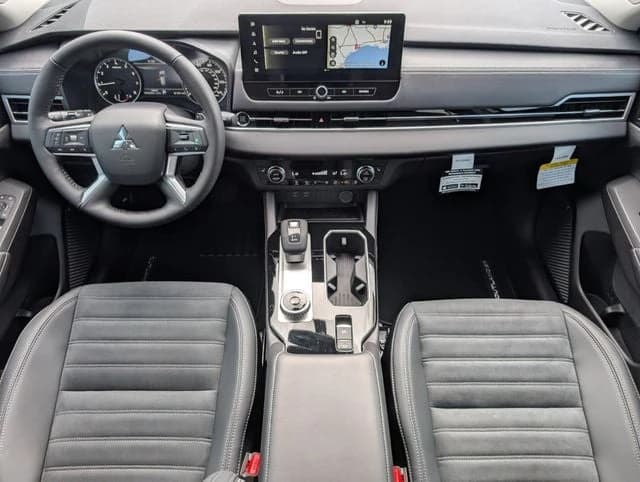 Mitsubishi Outlander SE FWD 2026 — side view