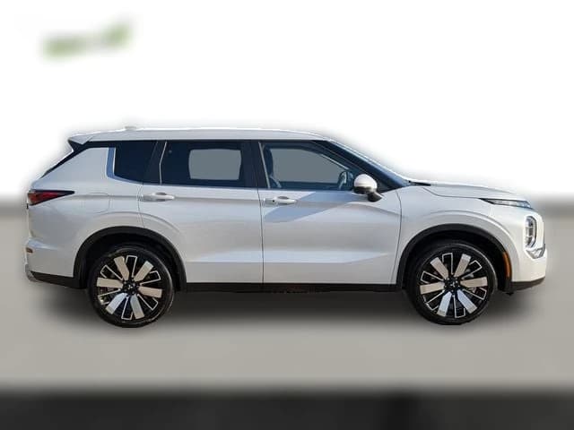 Mitsubishi Outlander SE FWD 2026 — side view