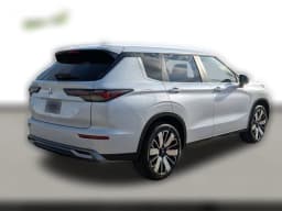 Mitsubishi Outlander SE FWD 2026 — side view