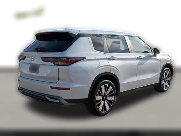 Mitsubishi Outlander SE FWD 2026 — side view