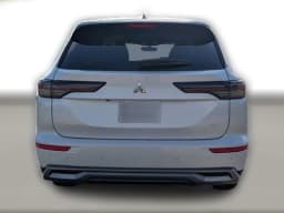 Mitsubishi Outlander SE FWD 2026 — side view