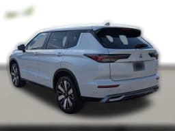 Mitsubishi Outlander SE FWD 2026 — side view