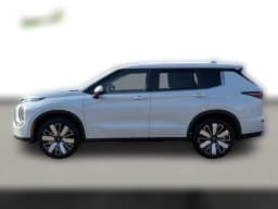 Mitsubishi Outlander SE FWD 2026 — side view