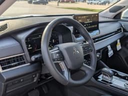 Mitsubishi Outlander SE FWD 2026 — side view