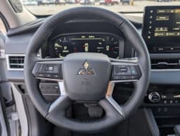 Mitsubishi Outlander SE FWD 2026 — side view