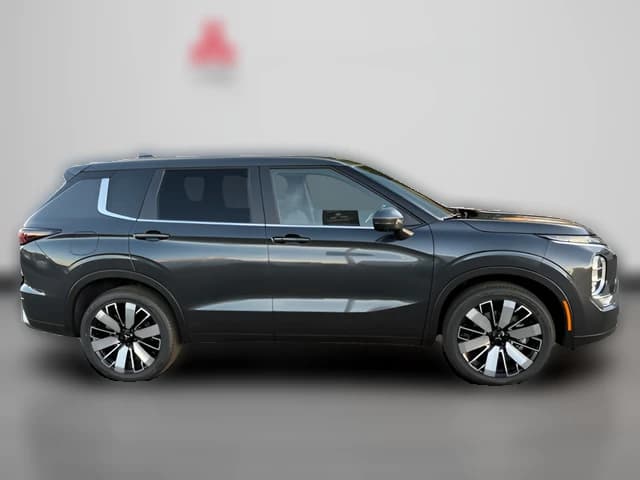 Mitsubishi Outlander SE FWD 2026 — side view