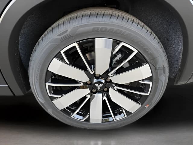 Mitsubishi Outlander SE FWD 2026 — side view