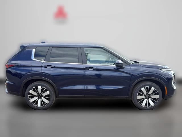 Mitsubishi Outlander SE FWD 2026 — side view