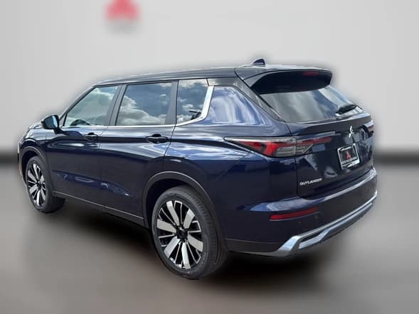 Mitsubishi Outlander SE FWD 2026 — side view
