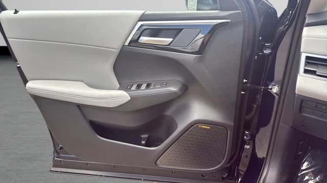 Mitsubishi Outlander SE FWD 2026 — side view