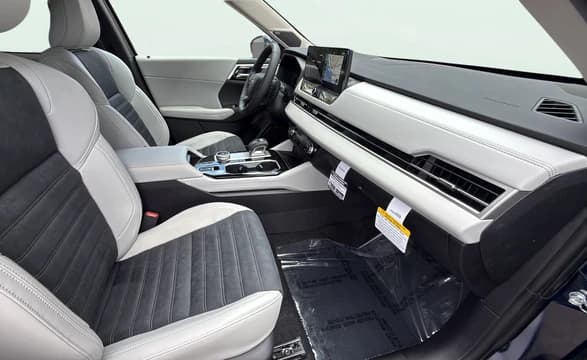 Mitsubishi Outlander SE FWD 2026 — side view