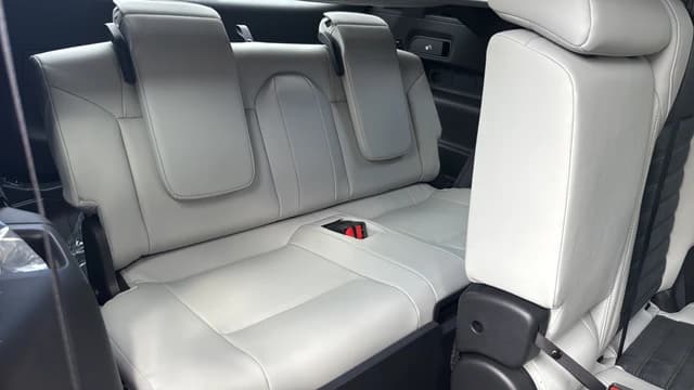Mitsubishi Outlander SE FWD 2026 — side view