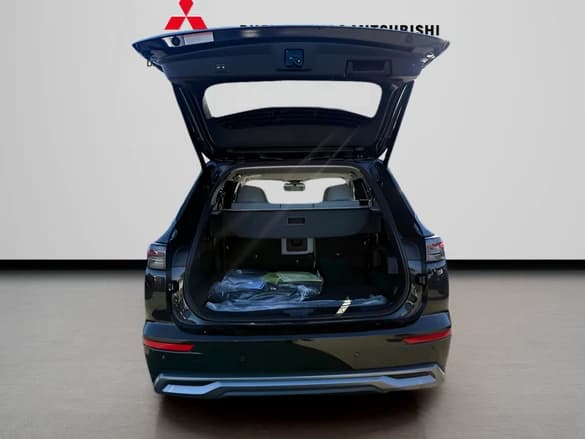 Mitsubishi Outlander SE FWD 2026 — side view